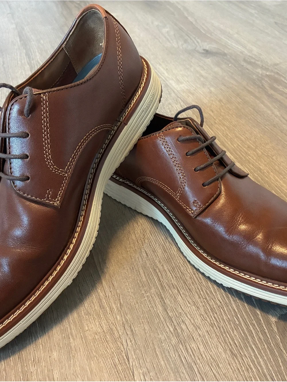 Men's Johnston & Murphy Brown Leather Shoes with White Outsole size 11.5